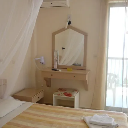 Hotel Karina 2*